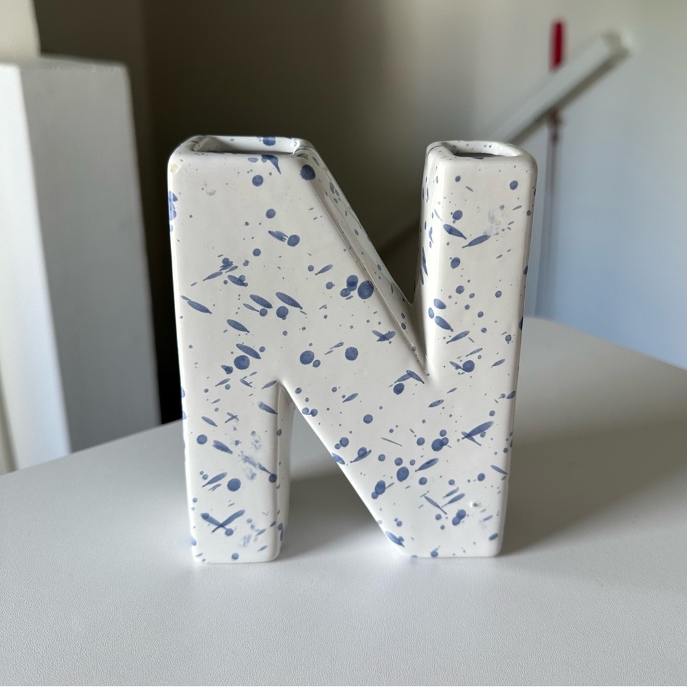 Ceramic Glass 'N' Shape Vase in White/Blue Speckle